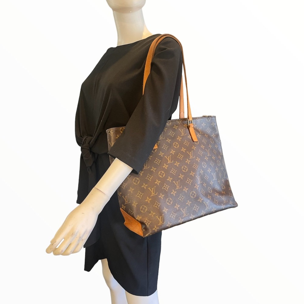 Luxury giveaway, $5 Chanel. Like this listing to be notified of my next show - Picture 4 of 13